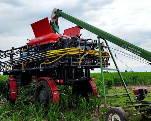 Fertilizadora/sembradora Altina Ombu F-5000