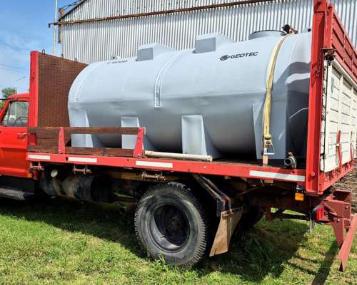 Ford F600 con Taque Nuevo 8000 Litros (1967)
