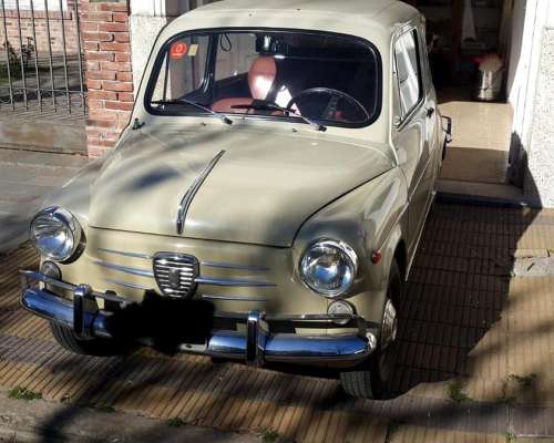 Auto Antiguo Fiat 600