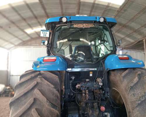 New Holland T7.215, con Piloto