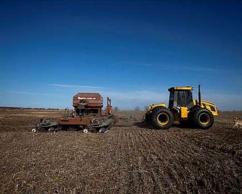 300 Ha Campo Agricola con Instalaciones.