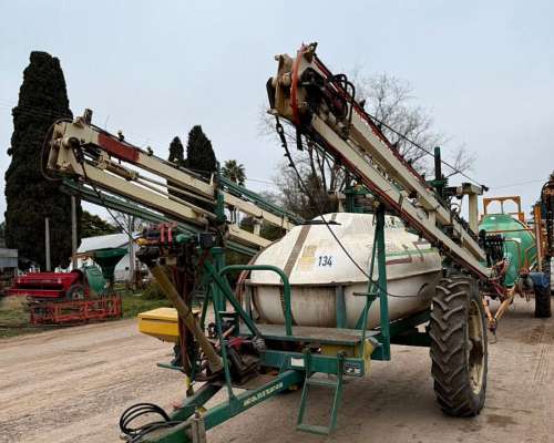 Pulverizador Pampero Tetra Full 3000 de 3000 Lts de 21 Mts