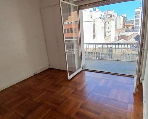 Callao y Córdoba: 2 Dormitorios con Dependencia- Techos ALT