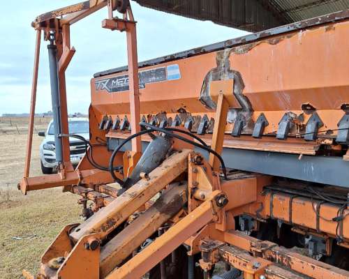 Agrometal TX Mega 25 a 35. Neumatica. Monitor con Variable