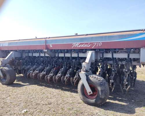 Sembradora VHB Mod. 710 de 33 Líneas a 21
