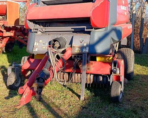 Rotoenfardadora Mainero Modelo 5832 con Cutter Rollo Angosto