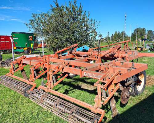 Subsolador Budassi de 9 Timones con Rolos