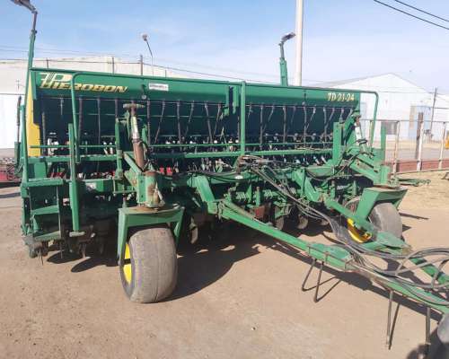 Sembradora Pierobon Usada 24 a 21 con Alfalfero Usada Fert