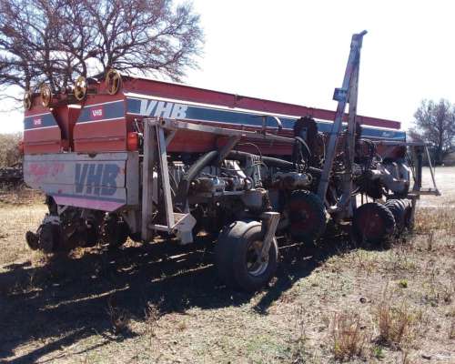 Sembradora BHV 710 de 14 Surcos