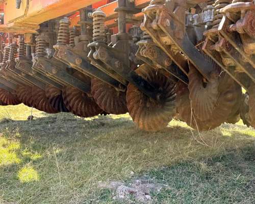 Sembradora Dumaire 600 de 25 a 17,5cm.