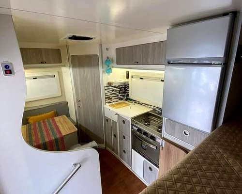 Vdo Toyota Hilux 4X4 DX 2.4 TD 2023 con Camper Carrozados RF