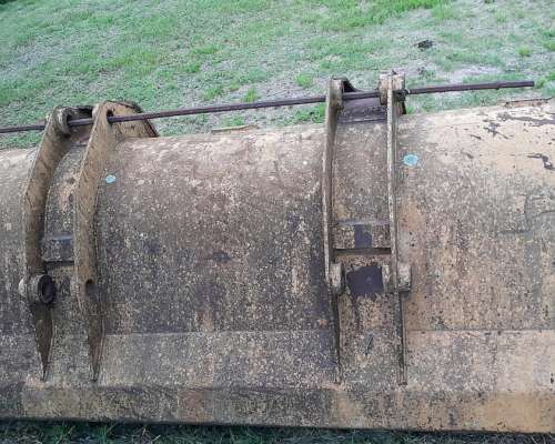 Vendo Balde de Pala Cargadora de 2mts Cúbicos muy Poco USO
