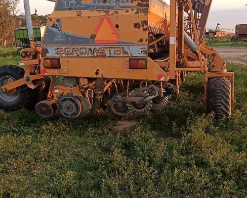 Sembradora Agrometal TX Mega 13 a 52 - Neumatica Foggia