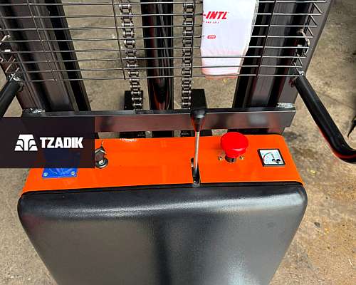 Apilador Semi Eléctrico con Bateria de Litio AE1530