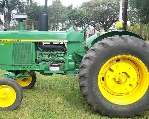 Tractor John Deere 2420 con 3 Puntos