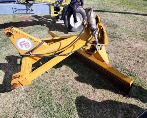 Niveladora de Tres Puntos Falco con Cilindro Hidráulico