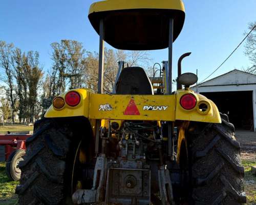 Tractor Usado Marca Pauny Modelo 180 a Doble Tracción