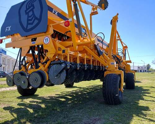 Sembradora Agrometsl FX 33 a 21 con Alfalfero y Monitor