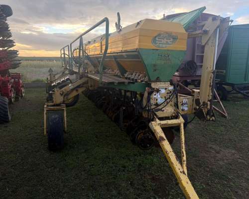 Fertilizadora Marca SR 21 a 35 con Marcadores