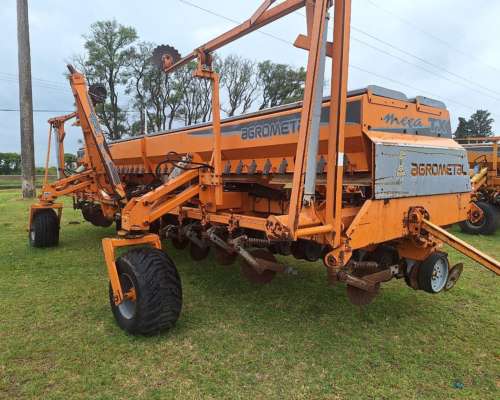 Sembradora Agrometal TX Mega 16/52 Fert. Linea, 2005