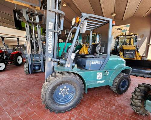 Autoelevador Todoterreno Brumby BRFR35 3.500kg Torre Triple