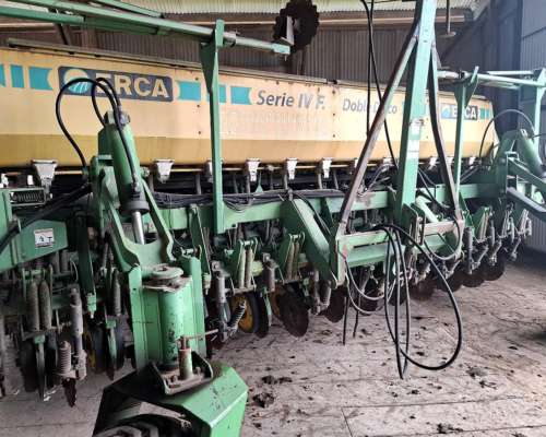 Sembradora de 27 a 19 con Alfalfero y Fertilizante en Linea