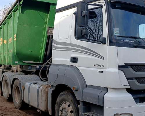 Mercedes Benz Axor 2544 6X2 con 174.000 km Caja Automática