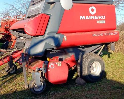 Rotoenfardadora Mainero Modelo 5832 con Cutter Rollo Angosto