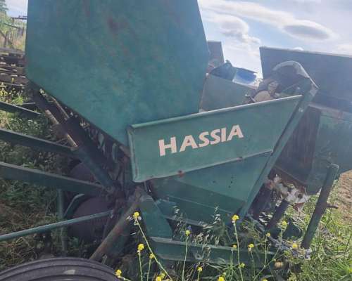 Sembradora de Papa Hassia 4 Surcos a 85 cm