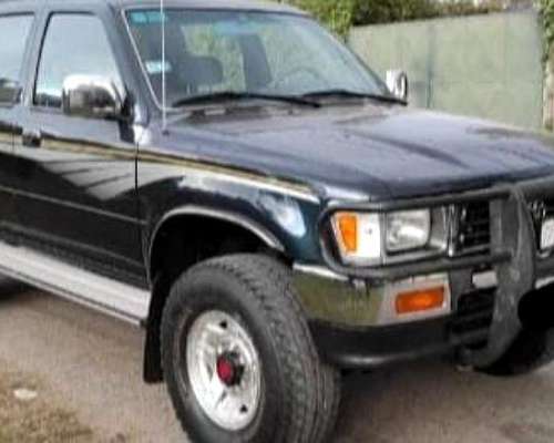Toyota Hilux SR5 Motor 2.8 4X4 año 2001