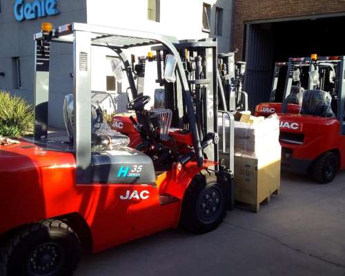 Autoelevador JAC 3,5 TN Motor Mitsubishi Diésel TT4500