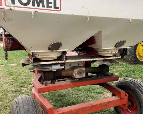 Fertilizadora Yomel 2000 Kg