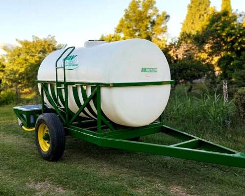 Acoplado Tanque C/bebedero Marca JAV Water Tank