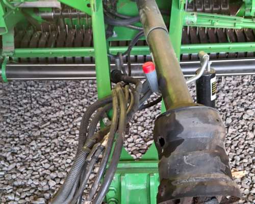 Rotenfardadora John Deere 560 M.