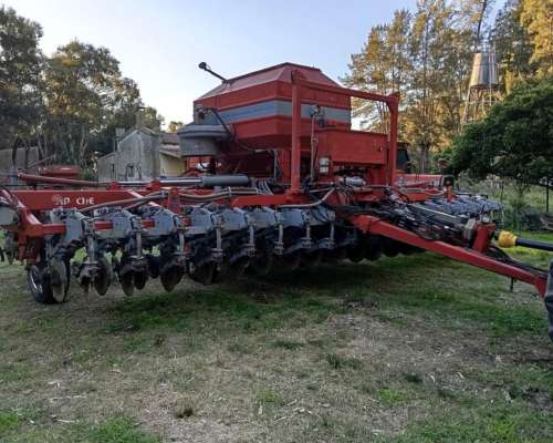 Sembradora Apache 18000. Usada