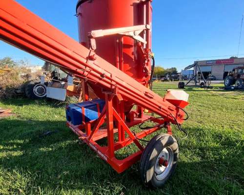 Inoculadora Ombu ISO 2000 Cubiertas y Chimango Seminueva