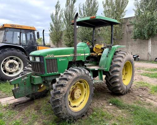 Tractor John Deere 5705 con Techo
