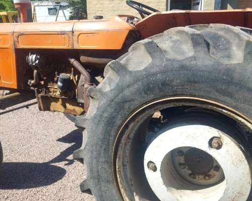 Tractor Fiat 600 e con Tres Puntos.