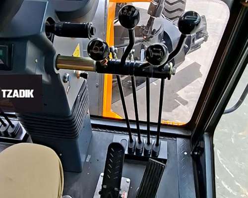 🚜 Motoniveladora Michigan Modelo Hd170m en Tzadik: Potencia