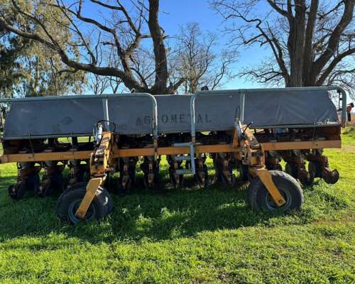 Sembradora Agrometal TX Mega Neumático de 13 a 52 cm