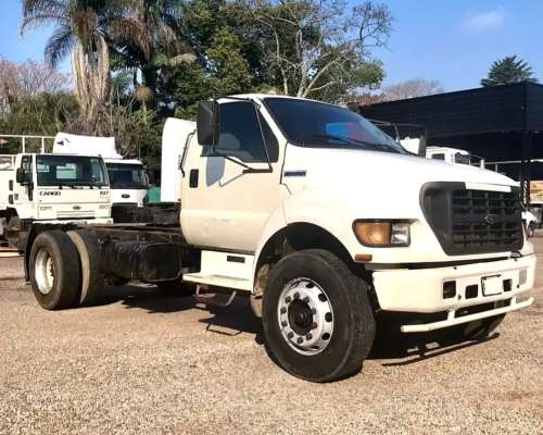 Camion Ford F-14000 año 2000 Línea Nueva - Motor Cummins