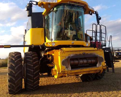 Cosechadora New Holland CR 7.90, año 2018