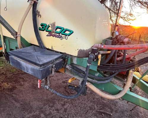 Pulverizadora de Arrastre Caiman Seria a 3000 Lts