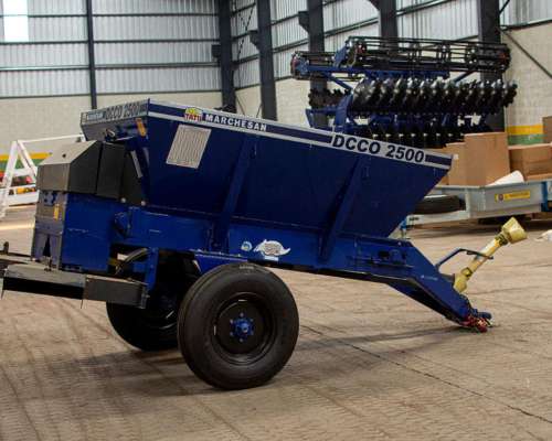 Fertilizadora de Arrastre Dcco 2500 Tatu Marchesan