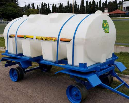 Acoplado con Tanque Plástico de 12000 Lts. Agromaq