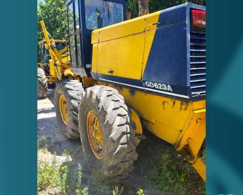 Motoniveladora Komatsu GD 623 a (id710)