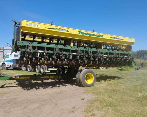 Sembradora Tedeschi 33-20 con Alfalfero