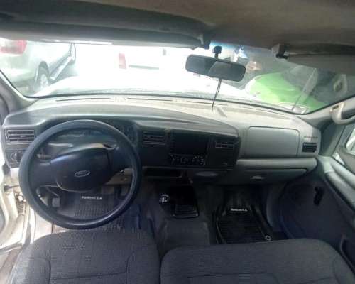 Ford F-100 3.9 TDI XL Plus 2006 Diesel $23.999.000 369.000km