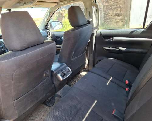 Vendo Toyota Hilux 4X4 año 2017.