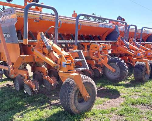 Sembradora Agrometal TX Mega Neumática 18 a 52